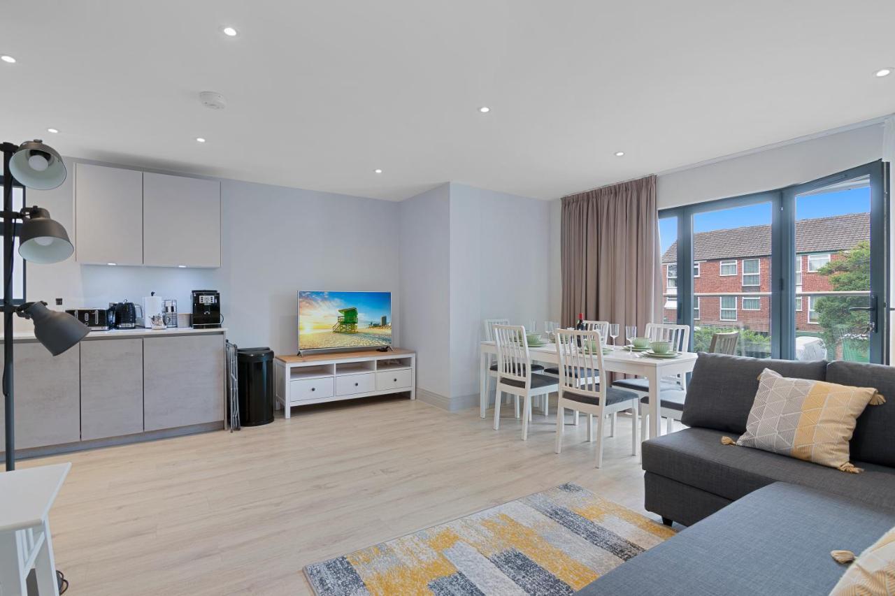 Spacious, 3 Bedroom, 2 Bathroom, Surbiton Экстерьер фото