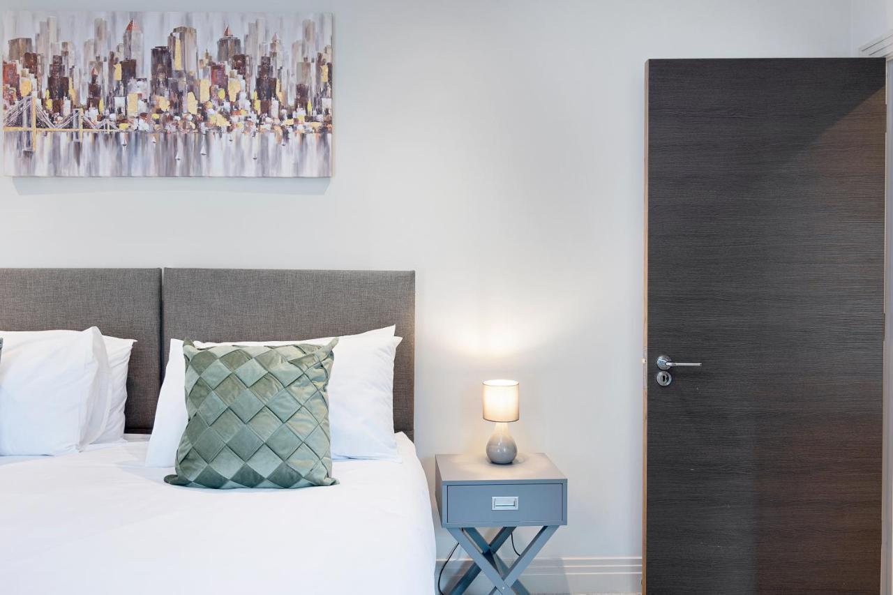 Spacious, 3 Bedroom, 2 Bathroom, Surbiton Экстерьер фото