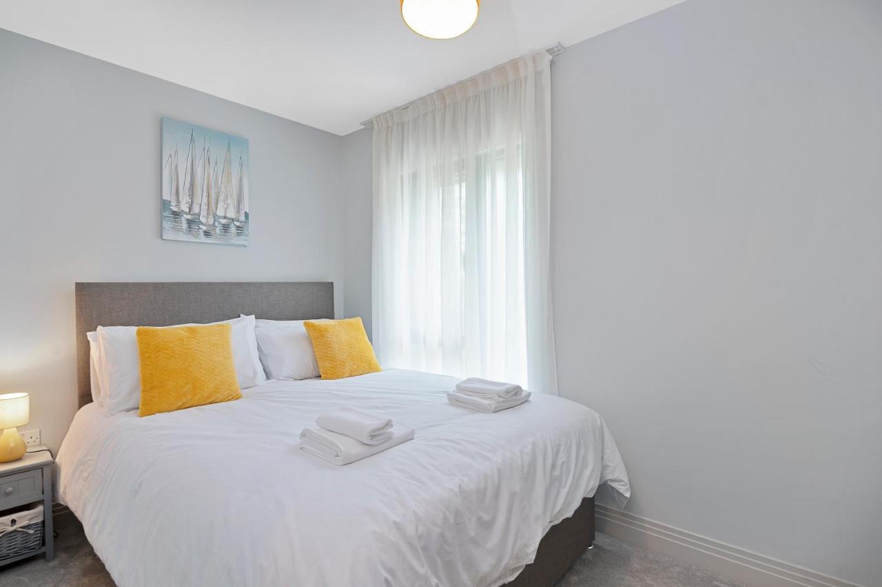 Spacious, 3 Bedroom, 2 Bathroom, Surbiton Экстерьер фото